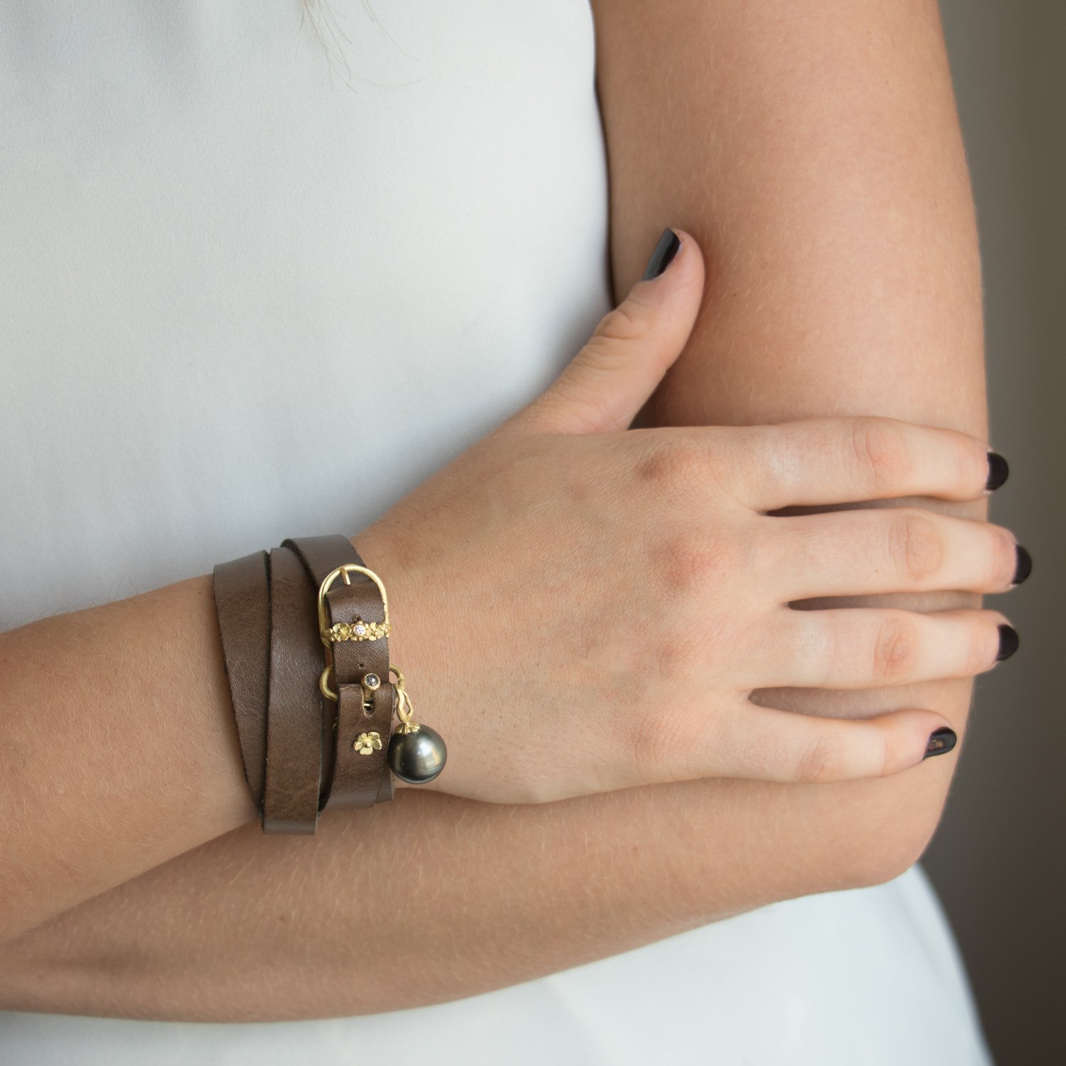 Lene Vibe: Bracelet, Leather wrap, Pearl, 18K gold, Diamond
