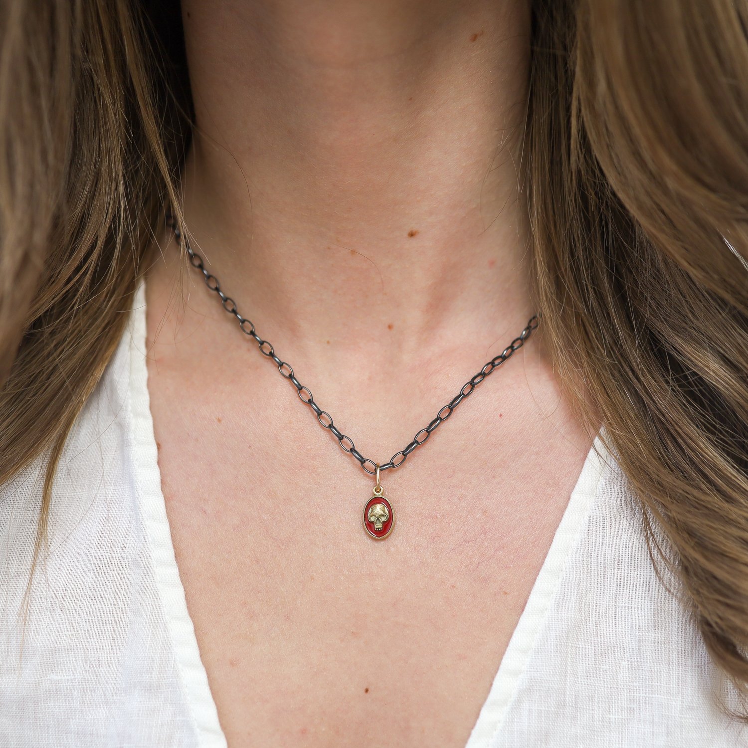 Erica Molinari: Charm, Oval, Skull, Small size, Red enamel, 18K gold