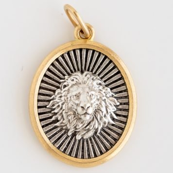 Erica Molinari Trunk Show: Charm, Medium Oval Flared Lion, "Fierce", Sterling silver, 18K gold, Measures 1 5/16 x 13/16 including bail