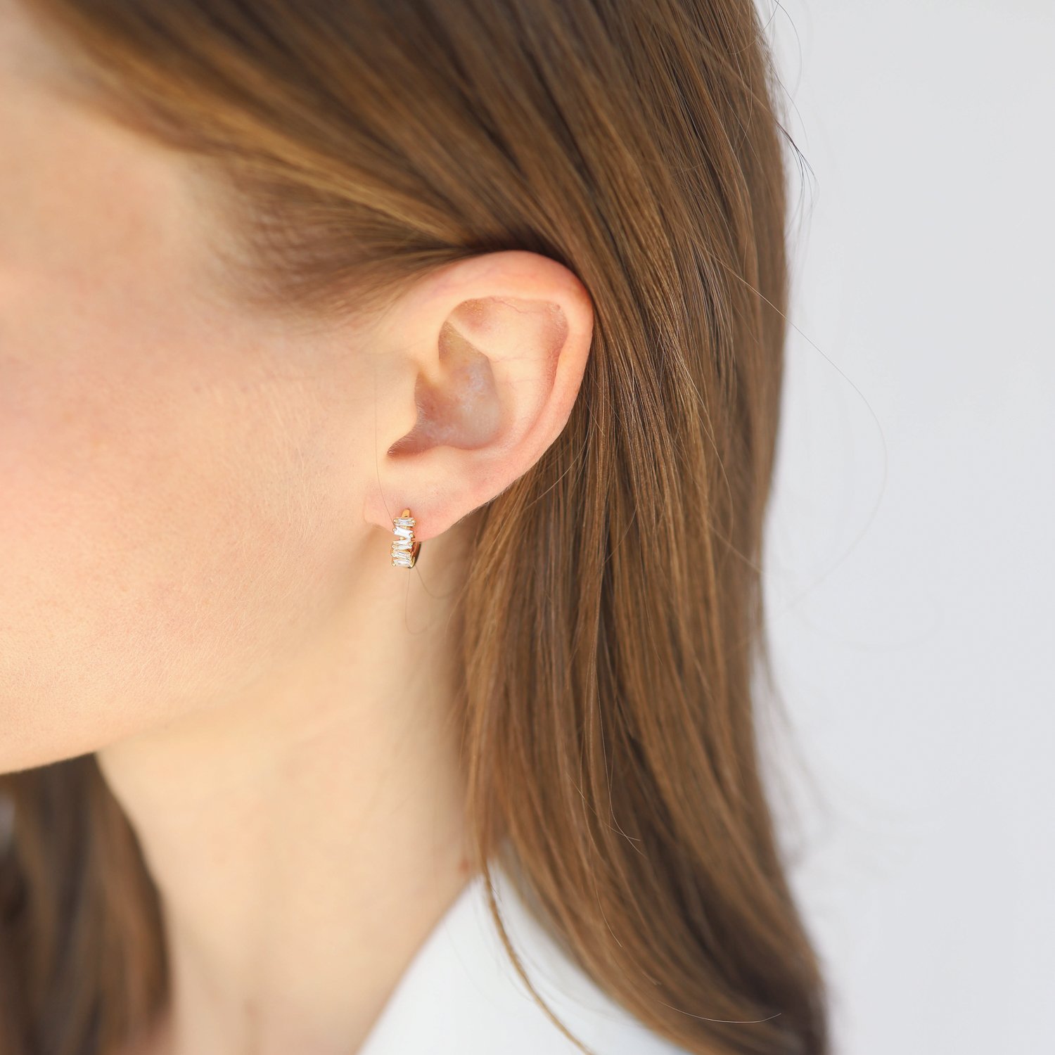 Suzanne Kalan: Huggie hoops,12mm,18 K Yellow gold,0.50ct white diamond baguettes,width 4 mm