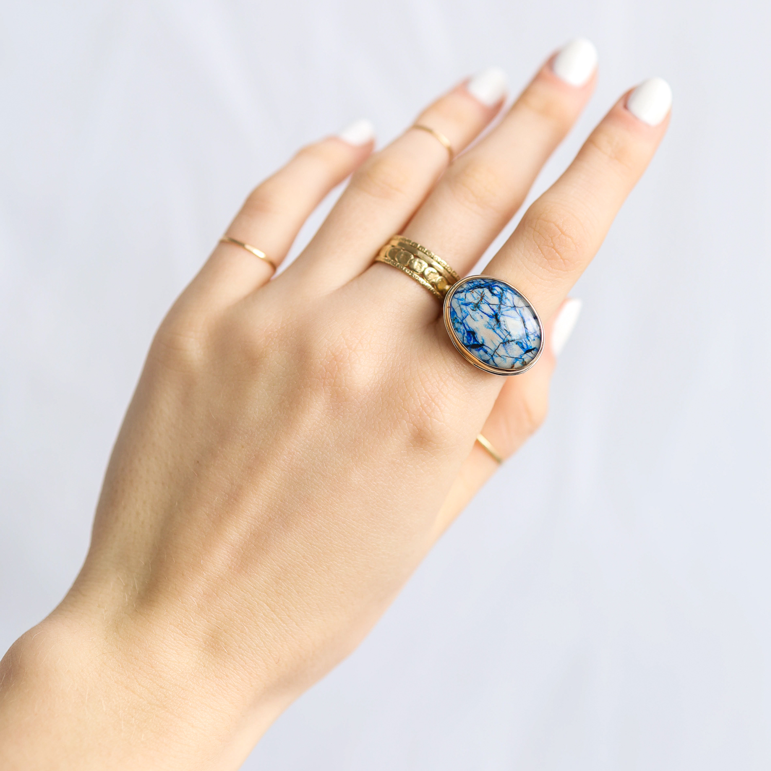 Jamie Joseph: SS & 14K Gold ring w/ Oval AZURITE IN QUARTZ on Soft Live Edge Band sz. 7.25 5/8 x 13/16