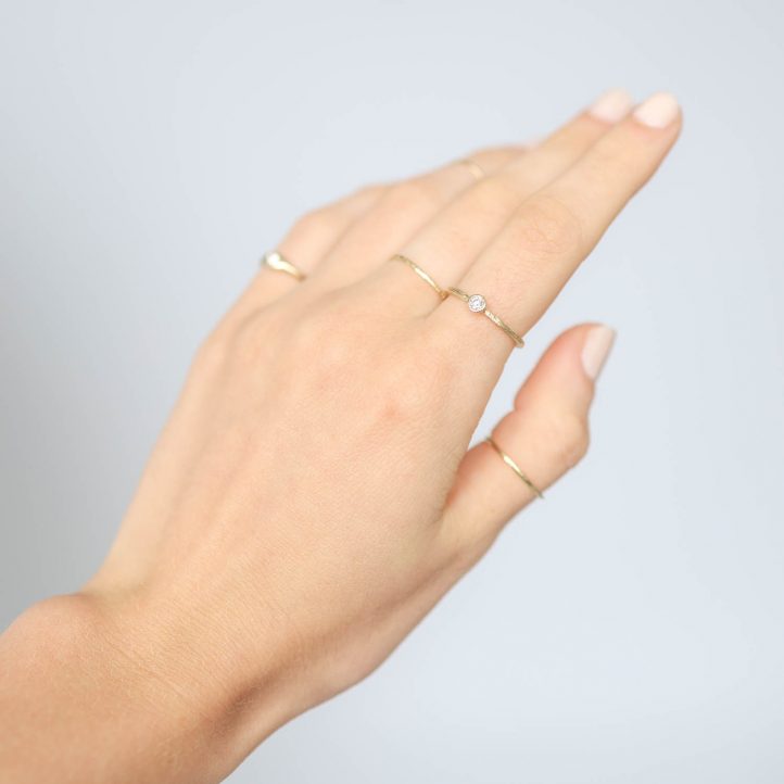 Victoria Cunningham Trunk show : Ring, Round Solitaire Diamond, Textured band, 14K yellow gold