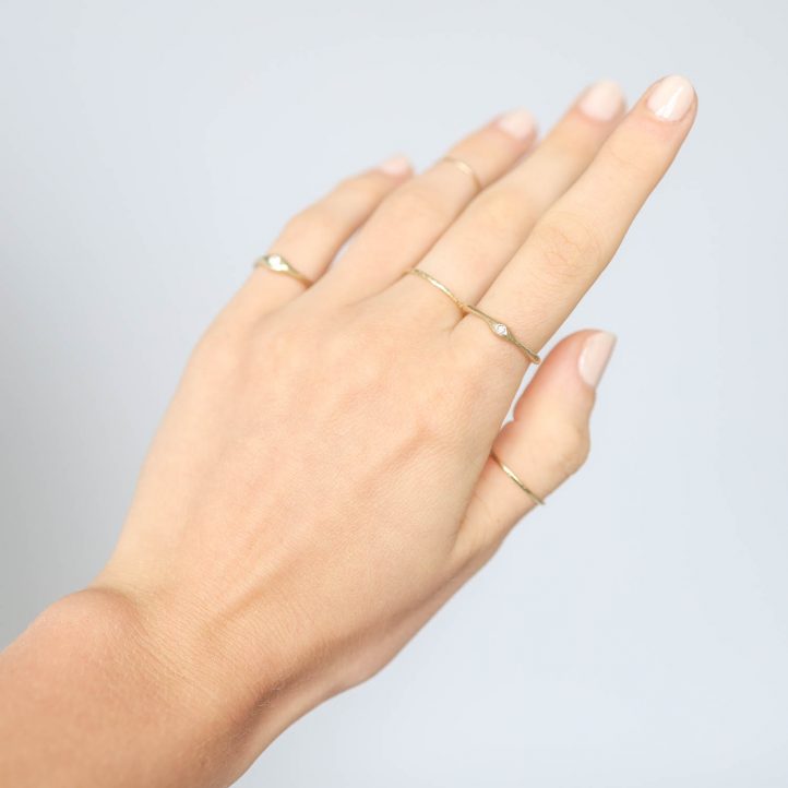 Victoria Cunningham Trunk show : Ring, Stacking Band, 1 Diamond, 14K yellow gold