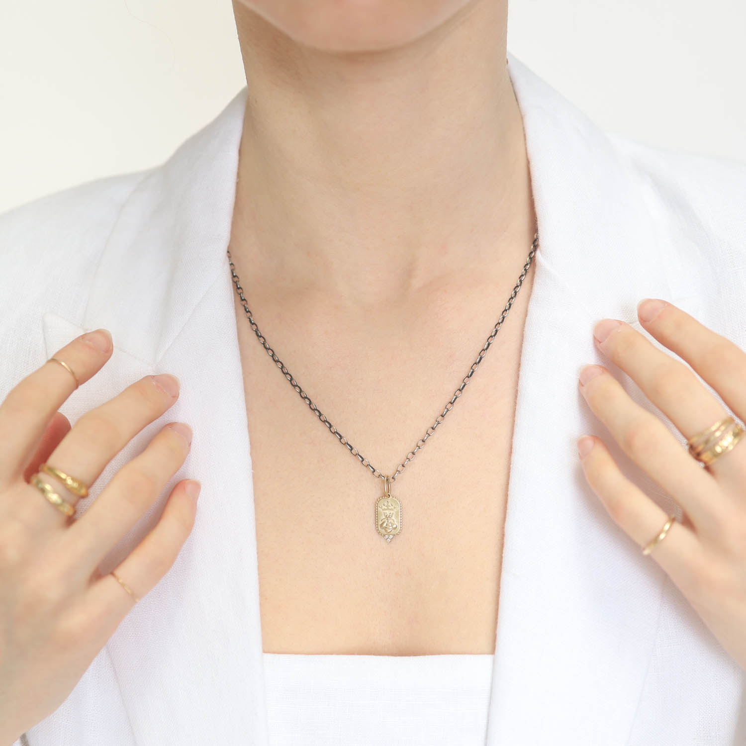 Erica Molinari Trunk Show: 14K Small Hummingbird 'She flies with her own wings'-0.03cts 3 Granules