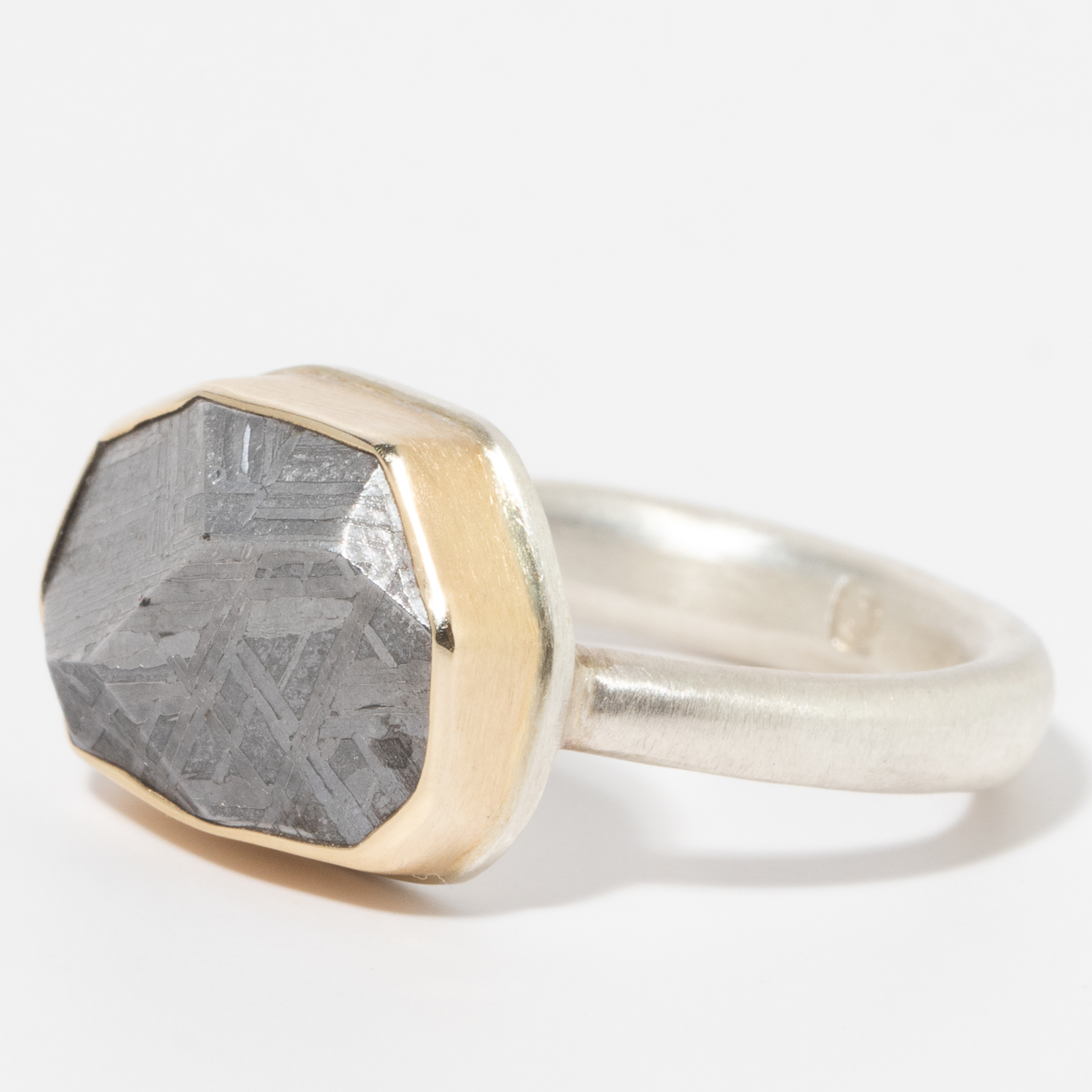 Jamie Joseph: Sterling & 14K Gold Ring w/ Small Asymmetrical Faceted METEORITE on Egyptian Band, sz 7, 3/8" x 9/16"