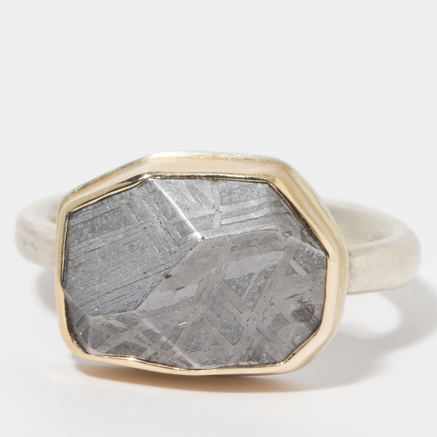 Jamie Joseph: Sterling & 14K Gold Ring w/ Small Asymmetrical Faceted METEORITE on Egyptian Band, sz 7, 3/8" x 9/16"