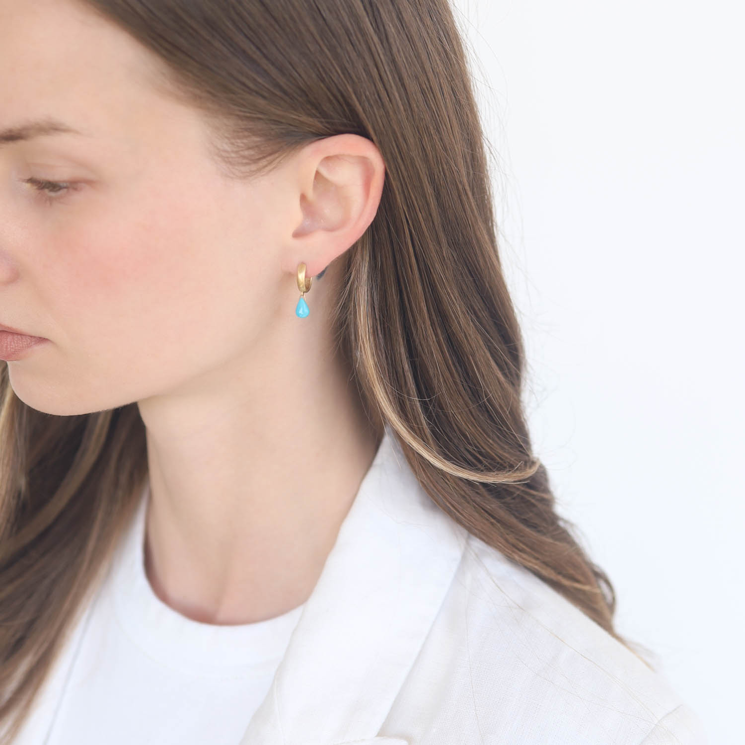 Erica Molinari Trunk Show: 18K / slim small brushed huggie with sleeping beauty drop