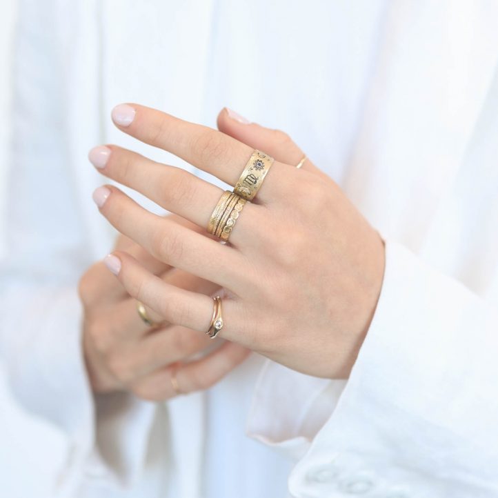 Victoria Cunningham Trunk Show: 14K virgo ring, Size 7 3/4, Width 5/16"