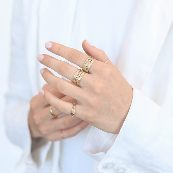 Victoria Cunningham Trunk Show: 14K libra ring, Size 8 1/2, Width 5/16"