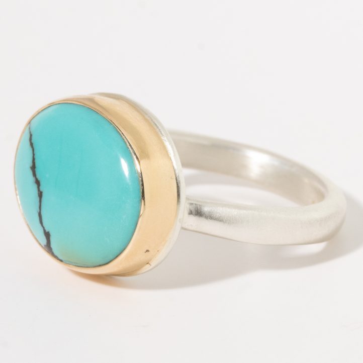 Jamie Joseph: Sterling & 14K Gold Ring w/ Small Oval Smooth HUBEI TURQUOISE on Middle Organic Band, sz 7.5, 7.16" x 5/8"