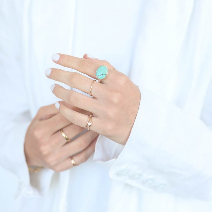 Jamie Joseph: Sterling & 14K Gold Ring w/ Small Oval Smooth HUBEI TURQUOISE on Middle Organic Band, sz 7.5, 7.16" x 5/8"