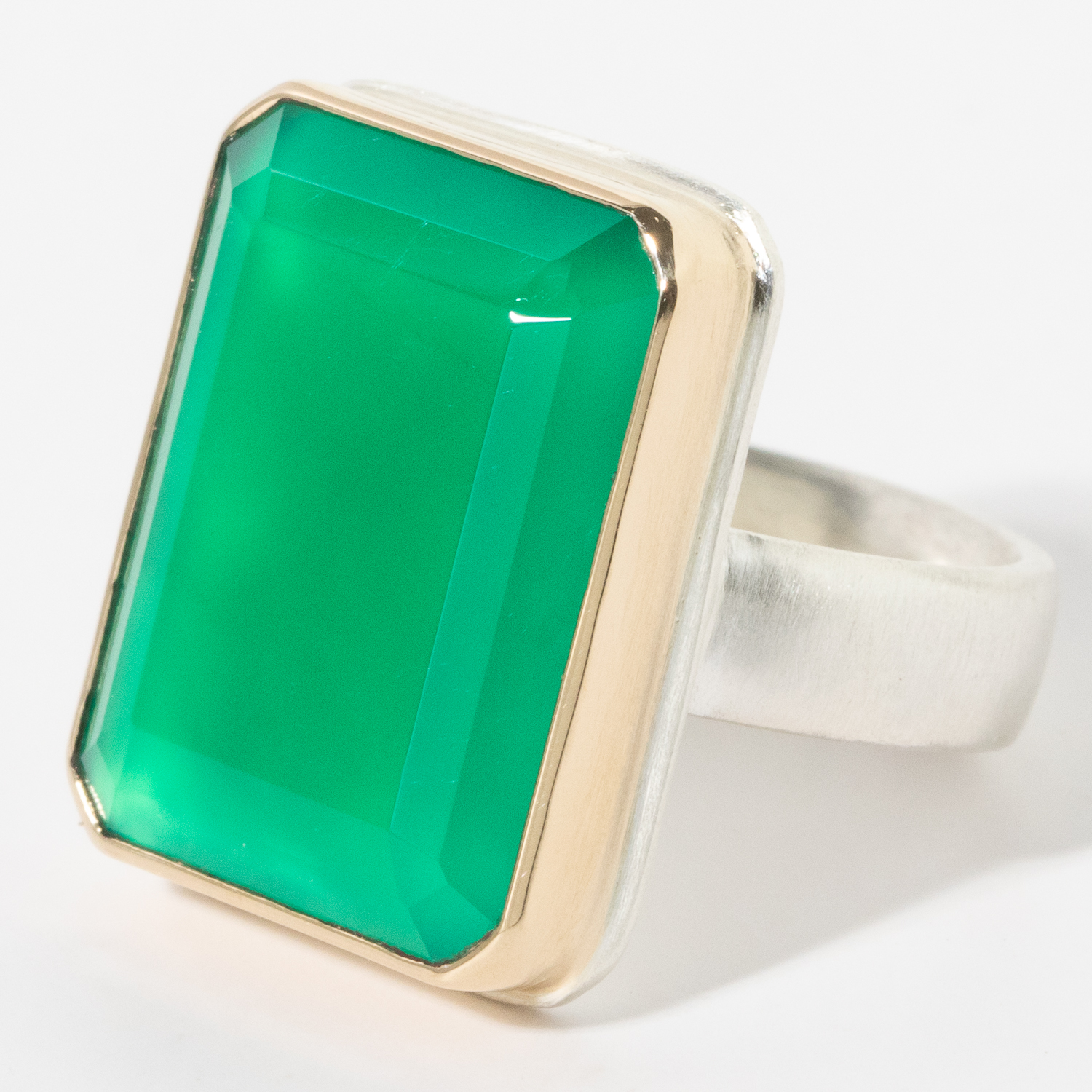 Jamie Joseph: Sterling & 14K Gold Ring w/ Vertical Rectangular Table up GREEN ONYX on Comfort Band 3/4" x 9/16" 7.5