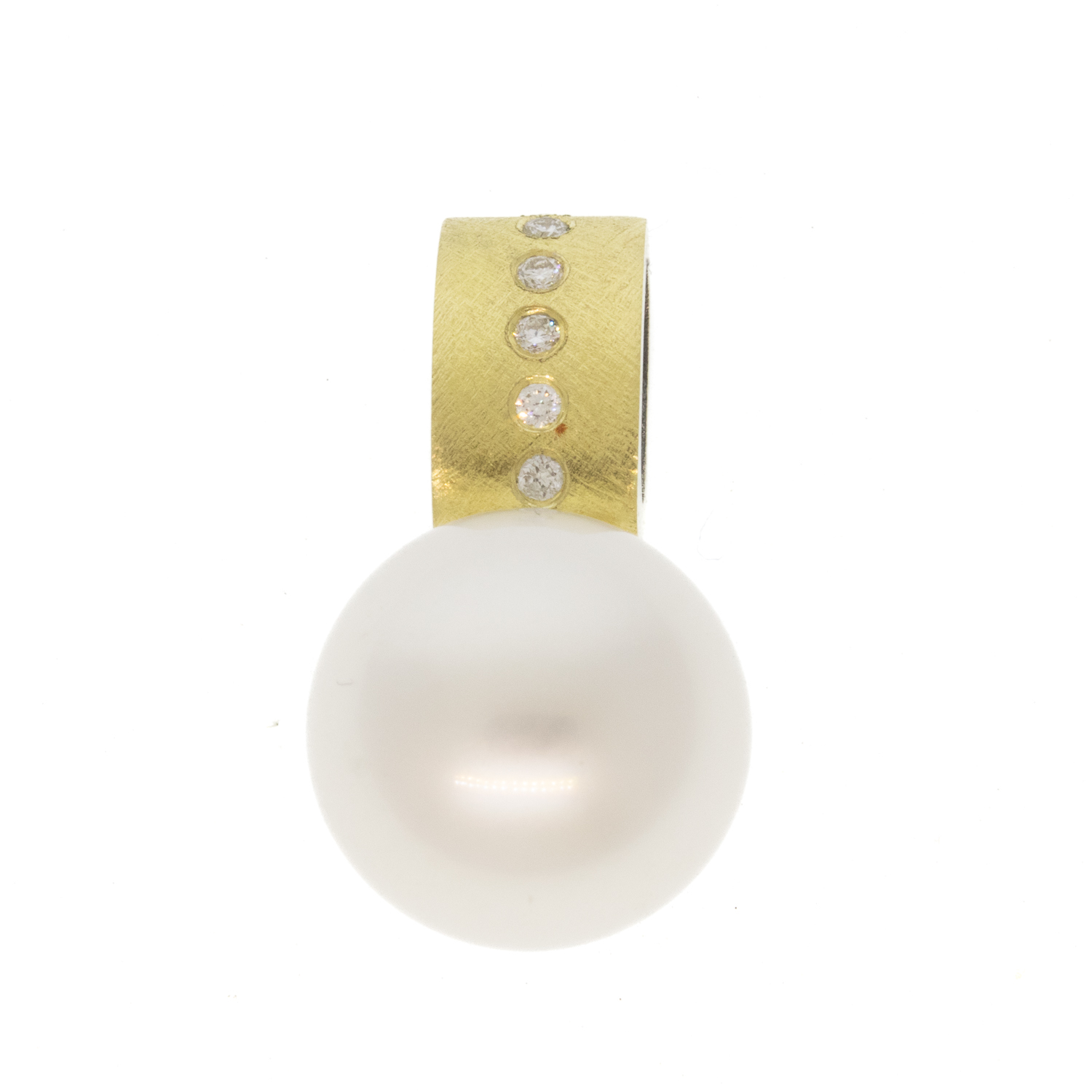 Rene Escobar:PENDANT, 12MM WHITE SOUTH SEA PEARL & YG BAIL SET WITH 0.08CT IN DIAMONDS