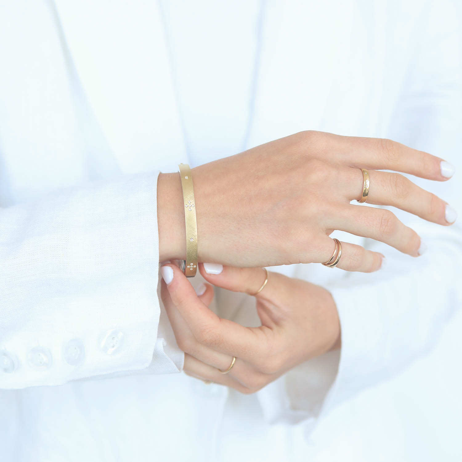 Rene Escobar: Bracelet, SHAYNA,6MM YG FRONT & YG BACK BANGLE SET WITH 0.20CT IN DIAMONDS