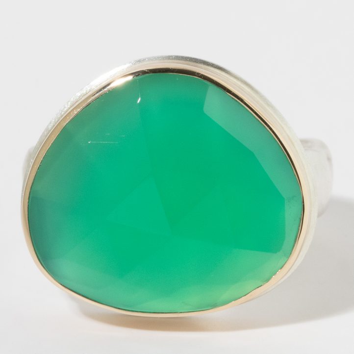 Jamie Joseph: Sterling & 14K Gold Ring, Vertical Asymmetrical Rose Cut GREEN ONYX on Groovy Band size 7.5 5/8" x 11/16"