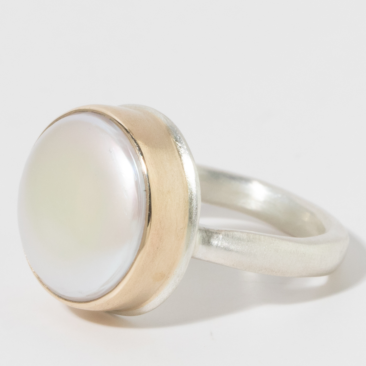 Jamie Joseph: Sterling & 14K Gold Ring, Round WHITE CULTURED PEARL on Middle Organic Band size 6.75, 9/16" diameter