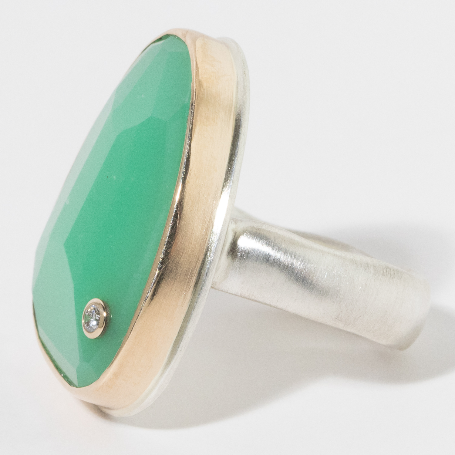 Jamie Joseph: Sterling & 14K Gold Ring, Large Vertical, Faceted CHRYSOPRASE, w/ .03ct Diamond size 8.25, 15/16" x 11/16"