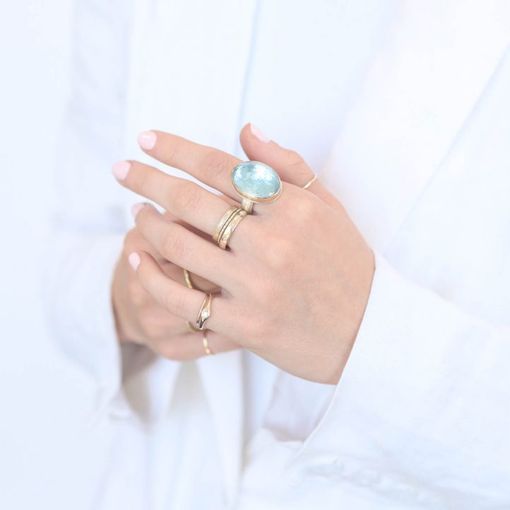 Jamie Joseph: Sterling & 14K Gold Ring,  Vertical Oval Inverted AQUAMARINE on comfort band, size 8, 7/8" x5/8"