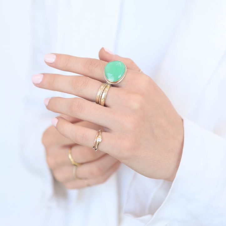 Jamie Joseph: Sterling & 14K Gold Ring, Vertical Asymmetrical Rose Cut GREEN ONYX on Groovy Band size 7.5 5/8" x 11/16"