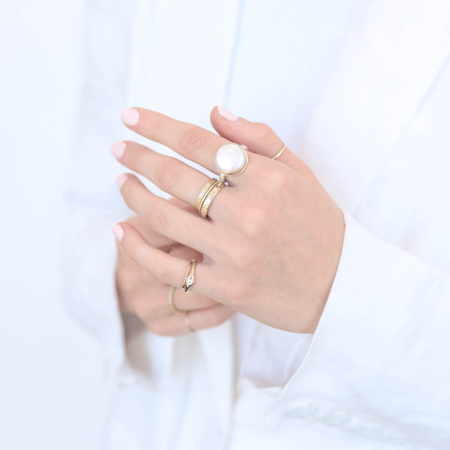 Jamie Joseph: Sterling & 14K Gold Ring, Round WHITE CULTURED PEARL on Middle Organic Band size 6.75, 9/16" diameter