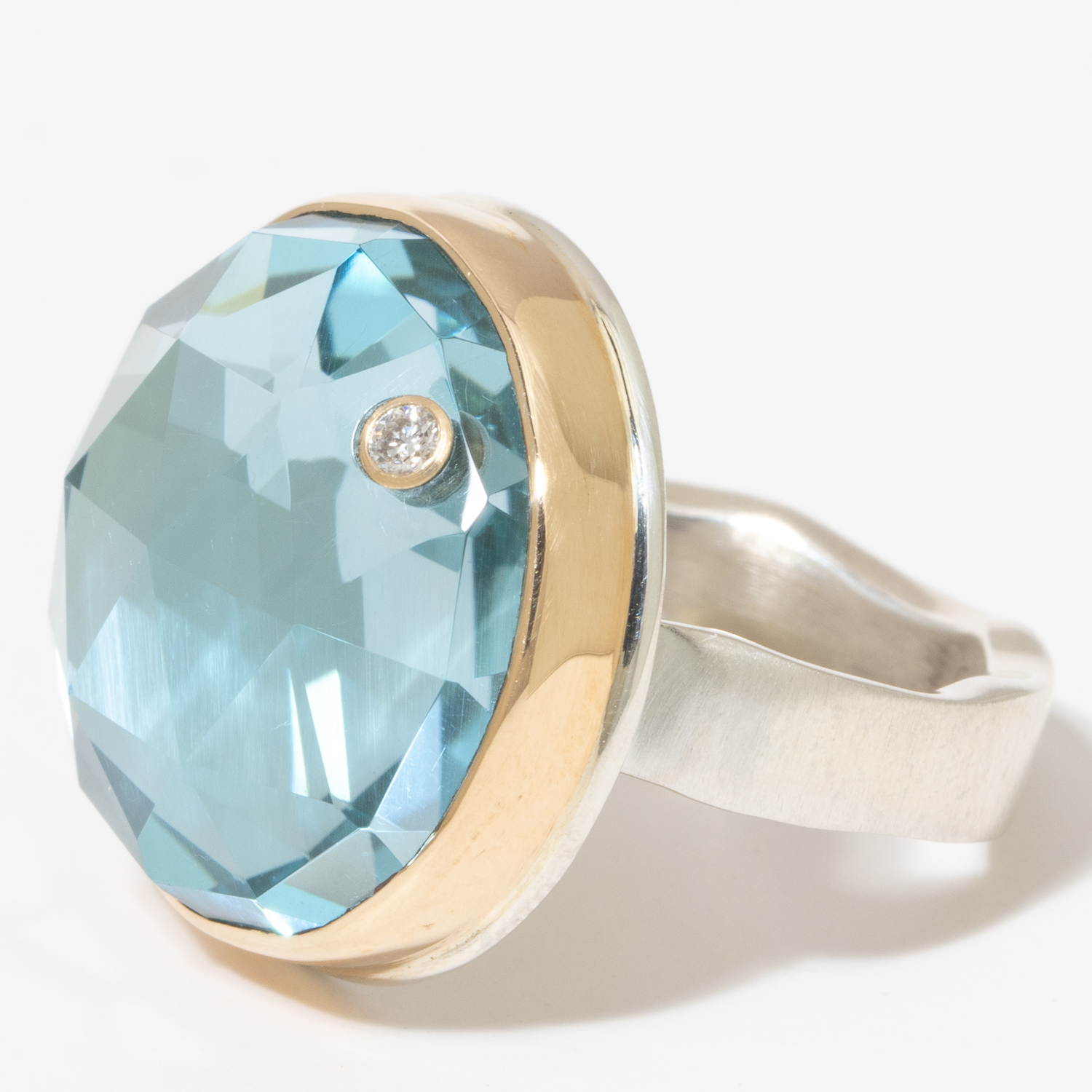 Jamie Joseph:Sterling & 14K Gold Ring w/ Round Rose Cut SKY BLUE TOPAZ & .03 ct Diamond on Live Edge Band,sz 7.75,3/4 diam