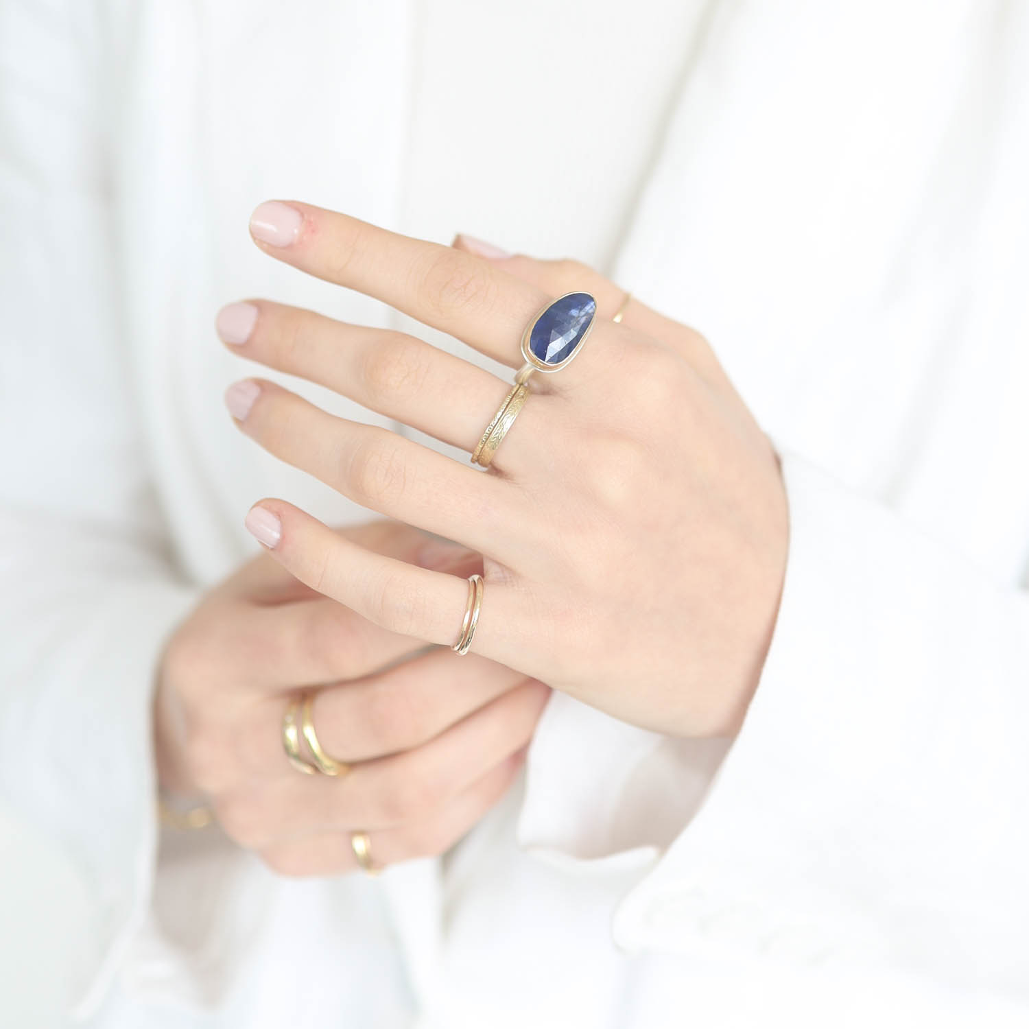 Jamie Joseph:Sterling & 14K Gold Ring w/ Small Asymmetrical Rose Cut BLUE SAPPHIRE on Middle Organic Band,sz 7.5,3/8 x 11/16