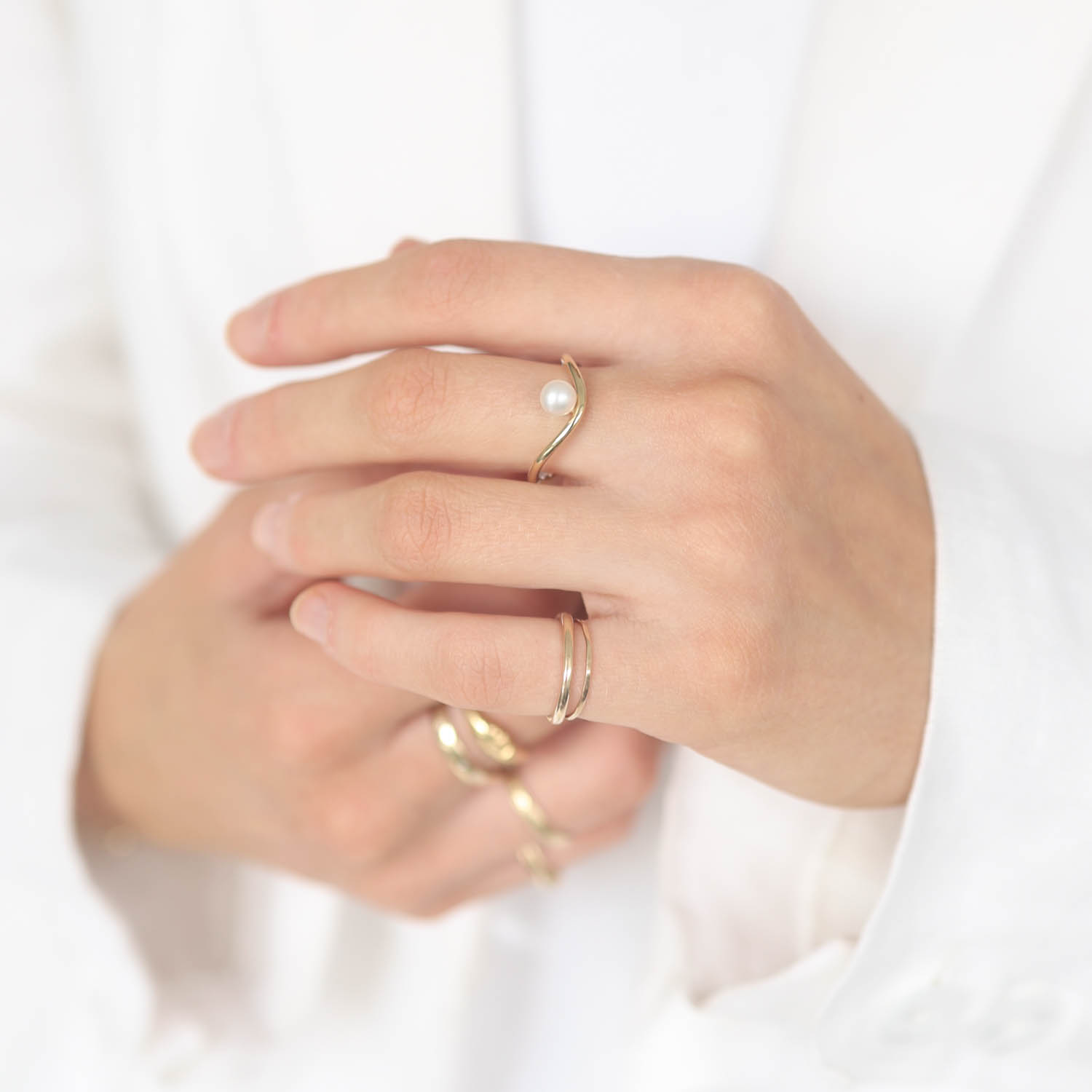 Mizuki: Ring, Curved Single Pearl, 14k, Size 6.5