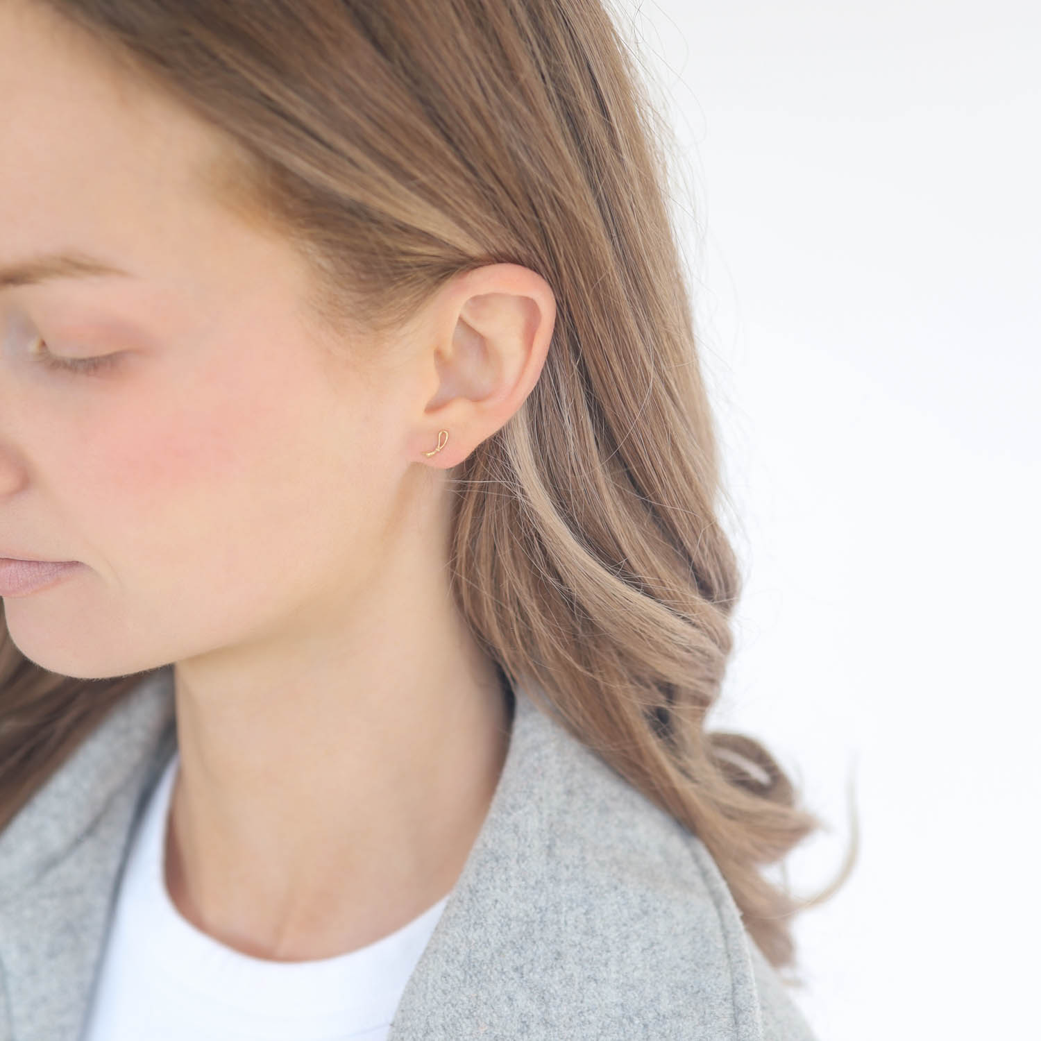 Lizzie Mandler: Mini Knot studs 18K,PAIR