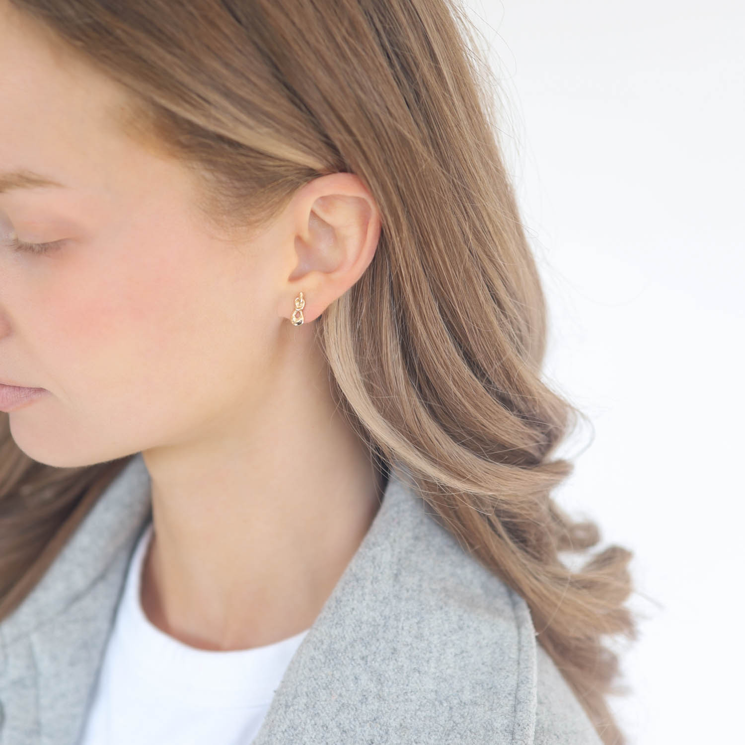 Lizzie Mandler: Mini Infinity Knot studs 18K,PAIR