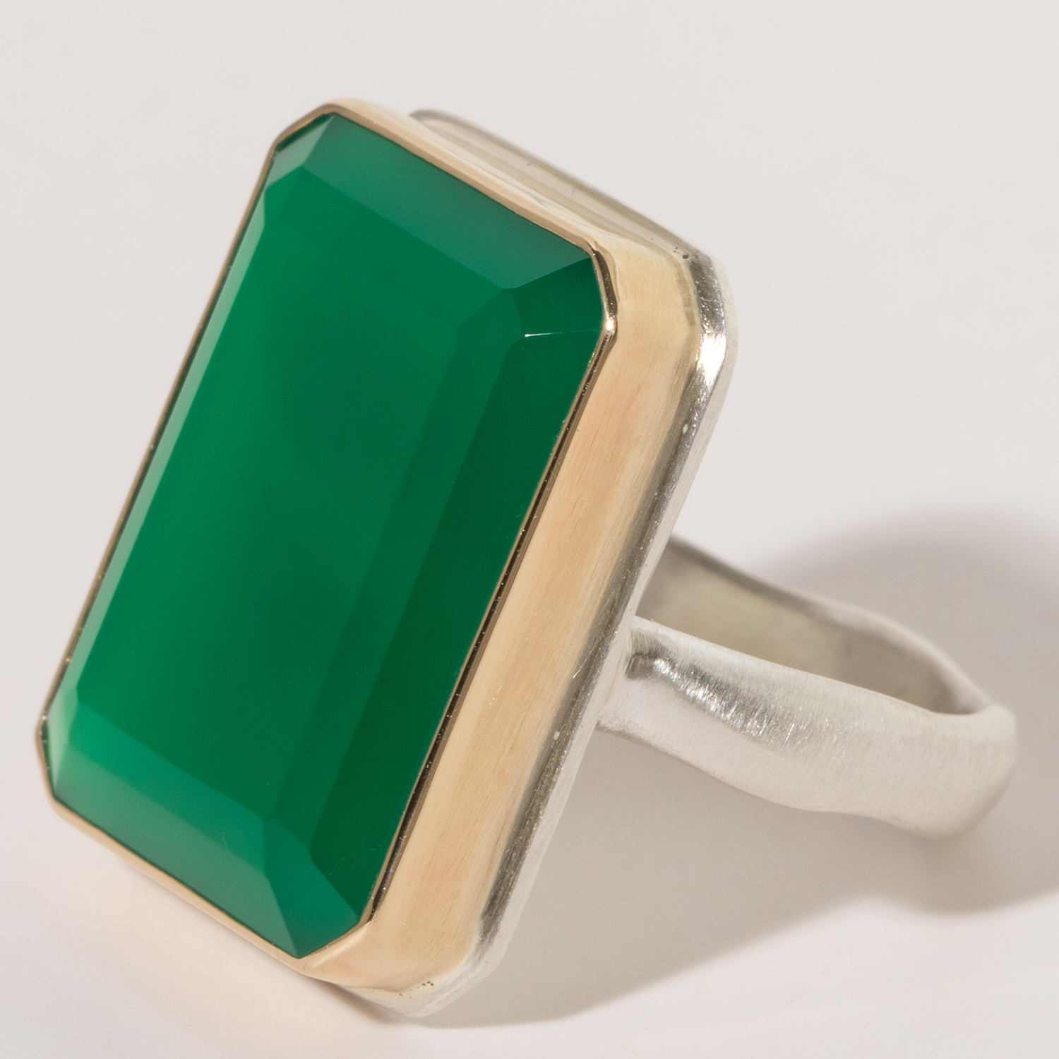 Jamie Joseph:Sterling & 14K Gold Ring w/ Vertical Rectangular Table up GREEN ONYX on Middle Groovy Band, size 7, 13/16 x 9/16