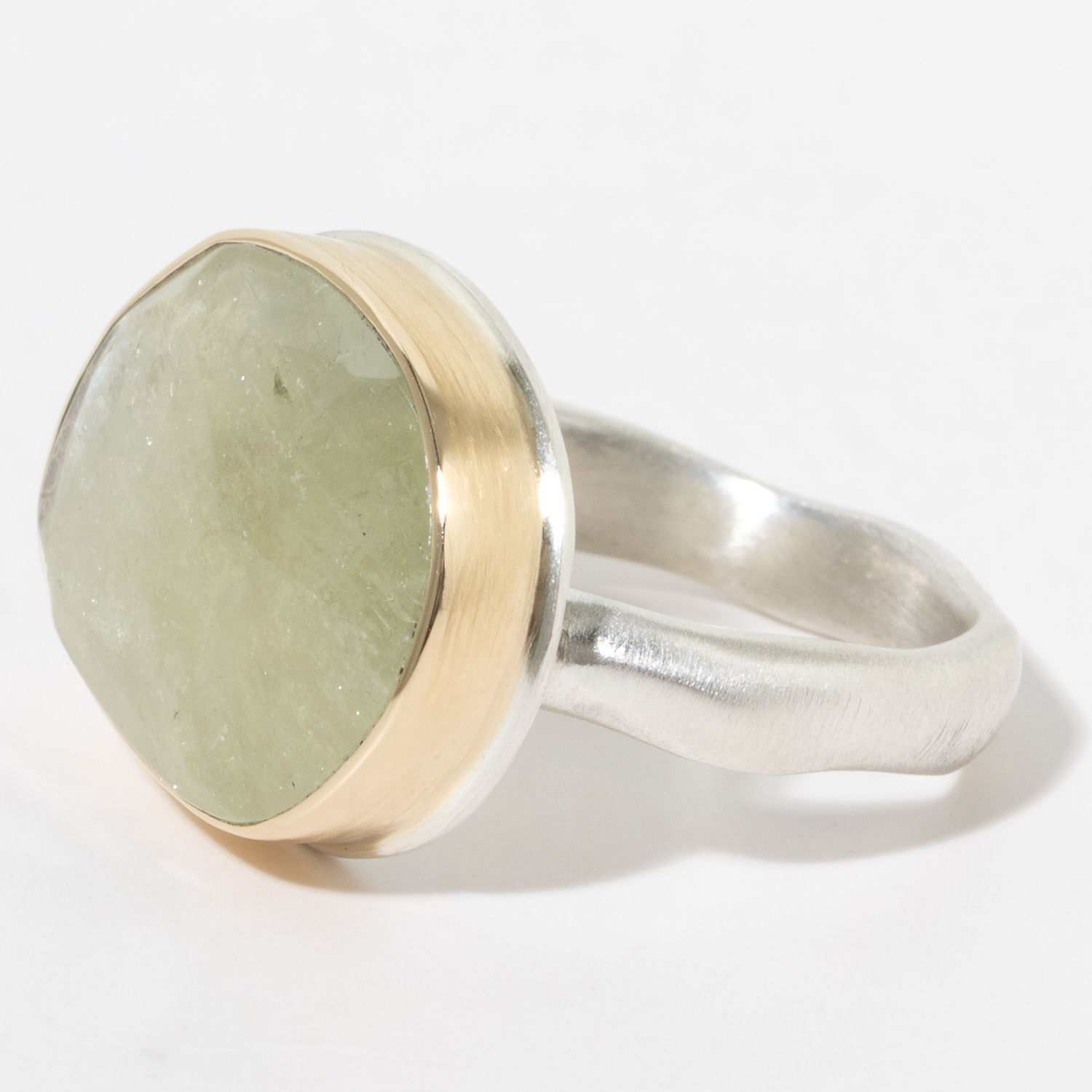 Jamie Joseph:Sterling & 14K Gold Ring w/Asymmetrical Faceted LINEN SAPPHIRE on Middle Groovy Band, sz 7.75, 9/16 x 3/4