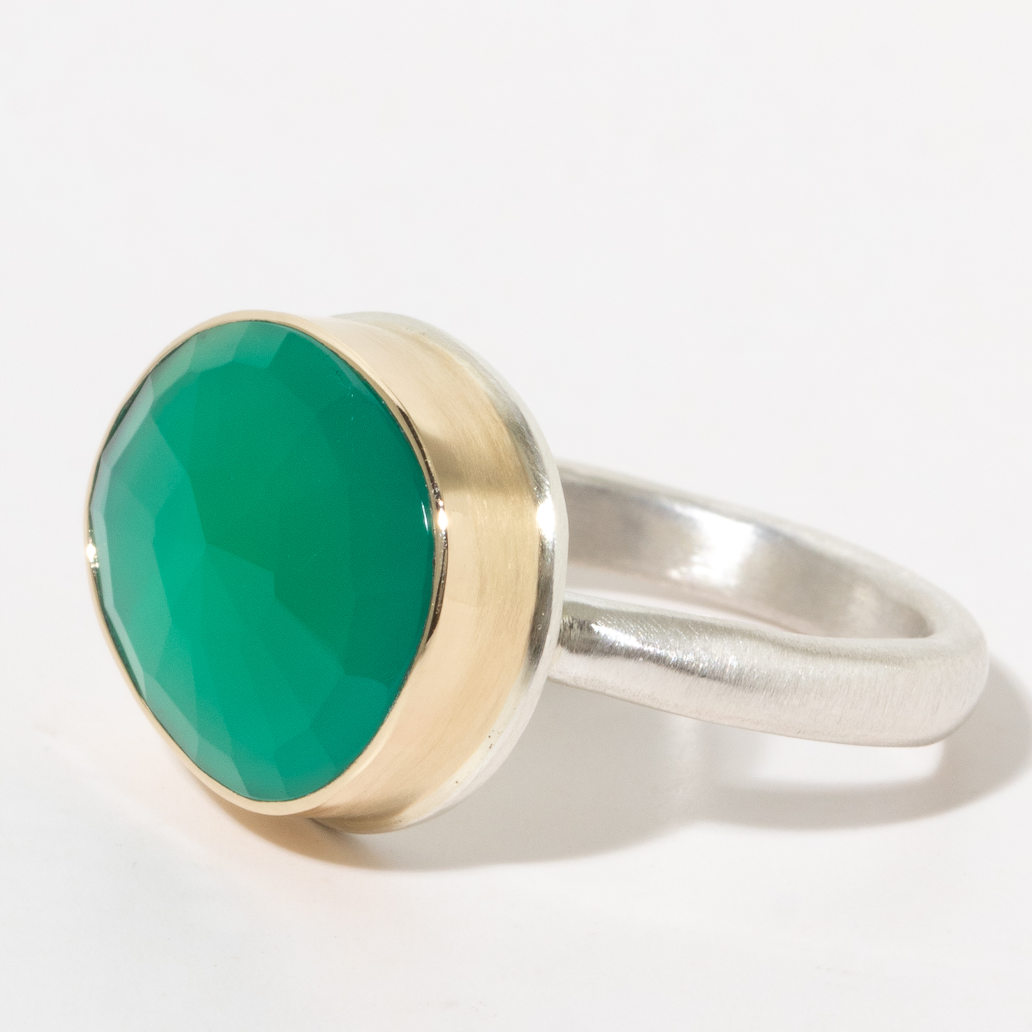 Jamie Joseph :Sterling & 14K Gold Ring w/Asymmetrical Faceted GREEN ONYX on Middle Organic Band, sz 7.5, 1/2 x 11/16