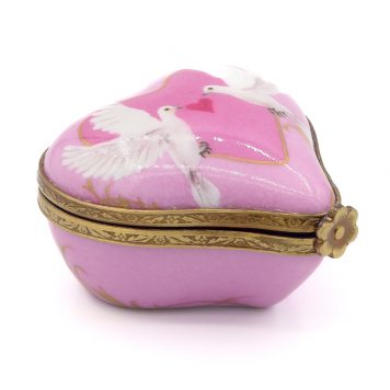 Yuko Kikuchi: Hand Painted Porcelain Ringbox, Pair of Pigeons