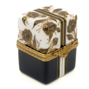 Yuko Kikuchi: Hand-Painted Porcelain Ring Box Black Peony x Gold