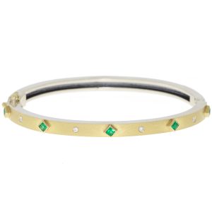 Rene Escobar:JUNIA bangle 4MM ,5 yg Square bezels,0.40CT Emeralds