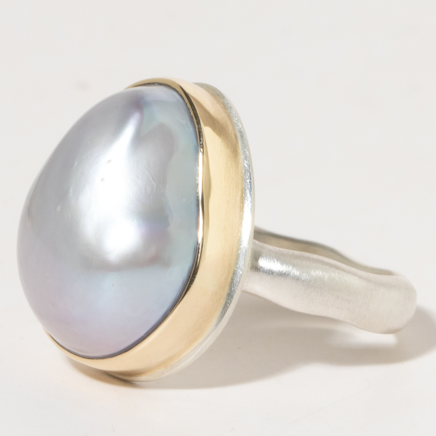 Jamie Joseph:Sterling & 14K Gold Ring w/ Vertical GREY BAROQUE PEARL on Middle Organic Band