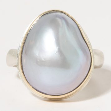 Jamie Joseph:Sterling & 14K Gold Ring w/ Vertical GREY BAROQUE PEARL on Middle Organic Band